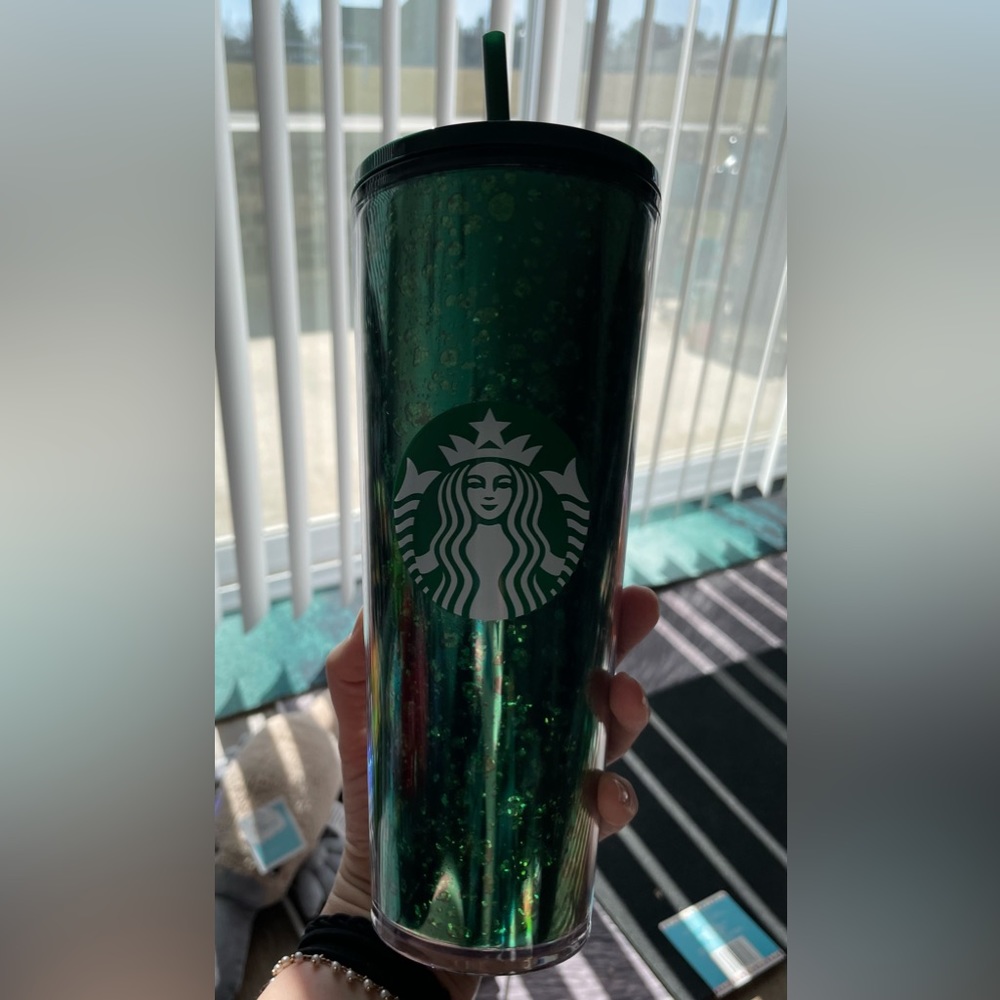 NWT - Starbucks 24 oz Holiday Sparkly Green Reusable Cold Cup w/ Straw